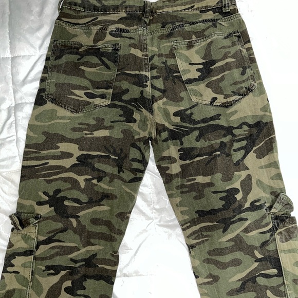 camo cargo pants - Picture 3 of 4